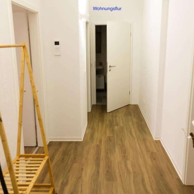 Freundliche Wohnung Mit Parkplatz Und Terrasse Neubrandenburg Exterior foto